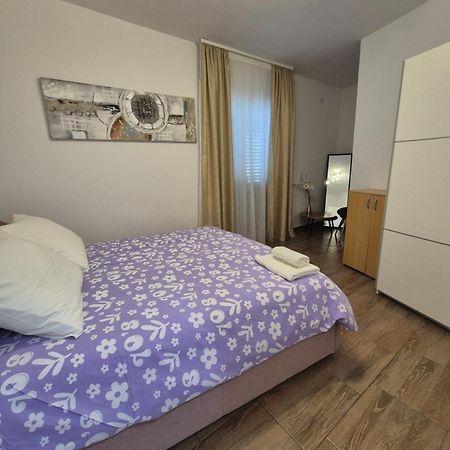 Apartman Smoljic 4+2 Primošten Εξωτερικό φωτογραφία